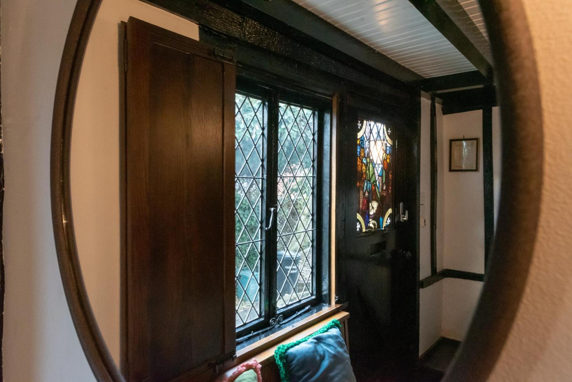 15Th Century Tiny Character Cottage-Henley Centre Kültér fotó